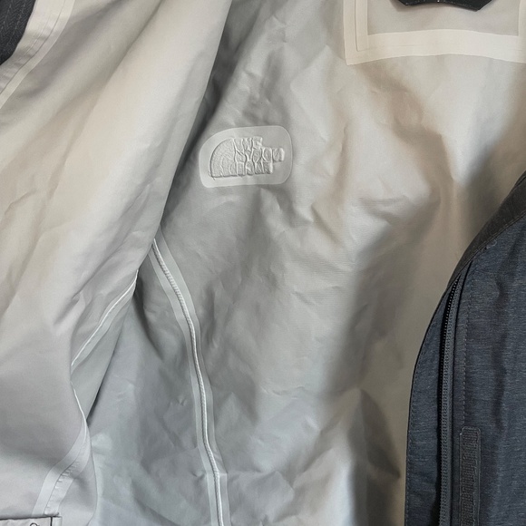 North Face Venture 2 Dryvent Jacket with Taped Seams, Gray, Women's Medium - Picture 7 of 12